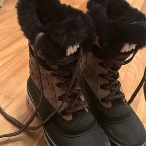 MK winter boots